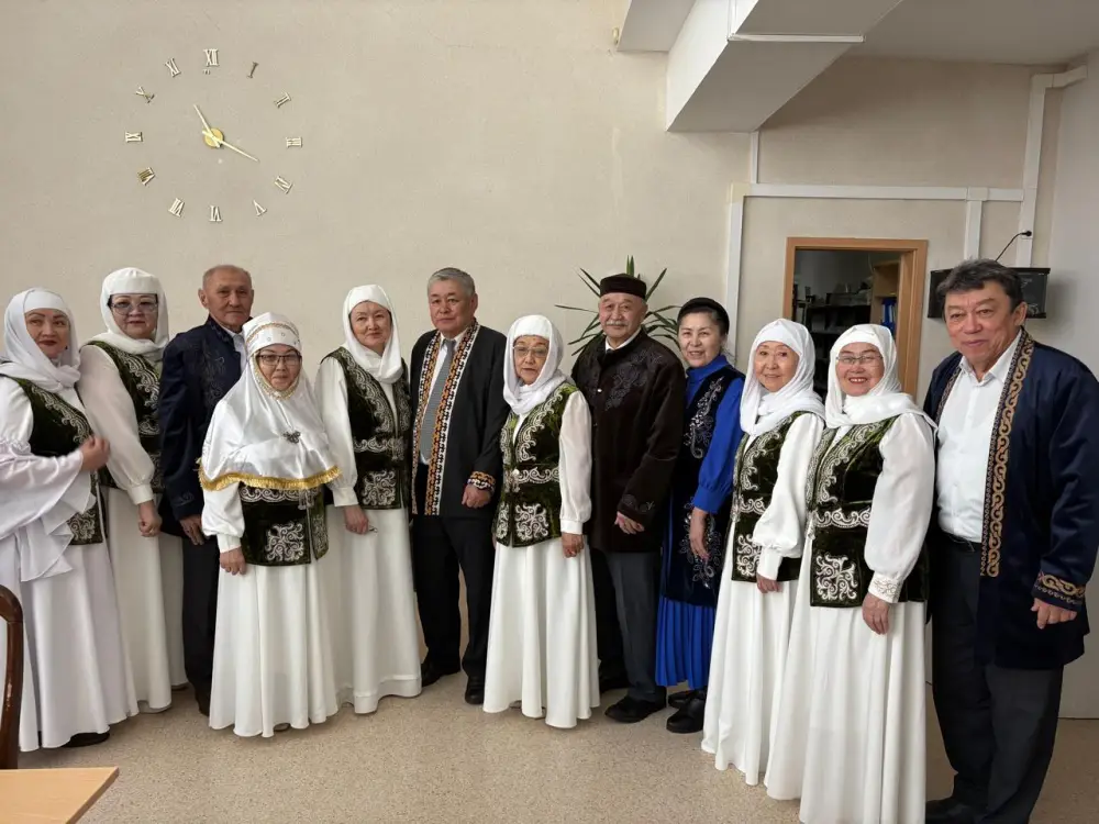 День Шанырака: столичные пенсионеры рассказали студентам о национальных традициях и дали свое благословение {city2}