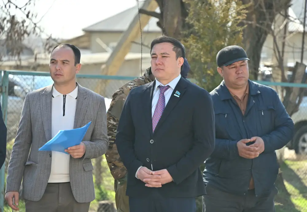 В ТУРКЕСТАНСКОЙ ОБЛАСТИ ОТКРЫЛИ МЕМОРИАЛЬНУЮ ДОСКУ В ПАМЯТЬ О ПОГИБШЕМ ФЕЛЬДШЕРЕ УЛДАНЕ МЫРЗУАН {city2}