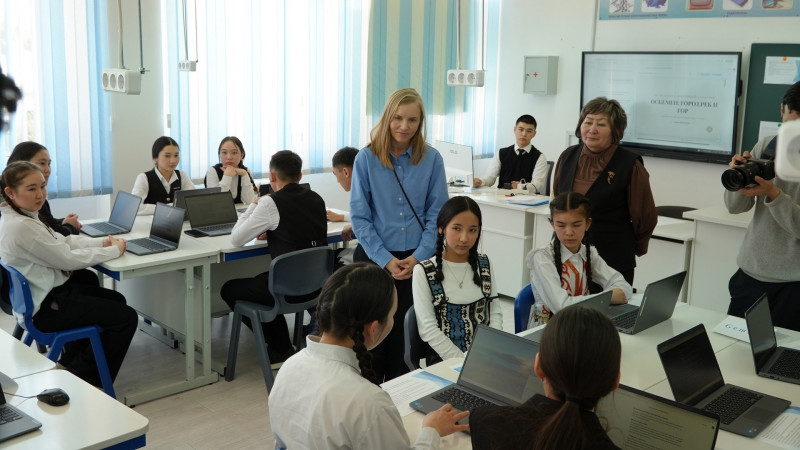 Сельская школа в Казахстане становится первой референс-школой Google, подчеркивая важность цифровизации образования в отдаленных регионах {city2}