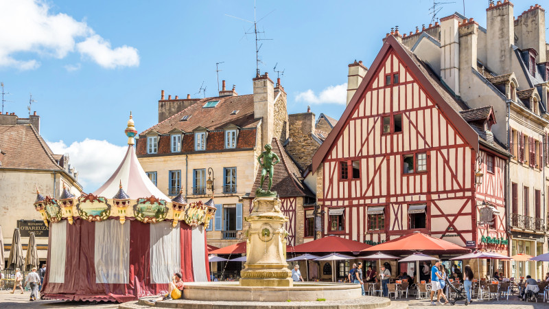 Археологические находки в Дижоне: новые 'сидячие' захоронения галлов проливают свет на социальные обычаи древних культур Кызылорде