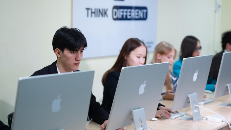 AI-Driven University: Новая стратегия развития Международного университета информационных технологий {city2}