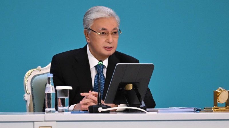 Президент Касым-Жомарт Токаев выступил на ІІІ республиканском форуме депутатов маслихатов всех уровней, проходящем во Дворце Независимости в Астане. В своем выступлении он акцентировал внимание на важности планирования бюджетов в регионах, отметив, что по {city2}