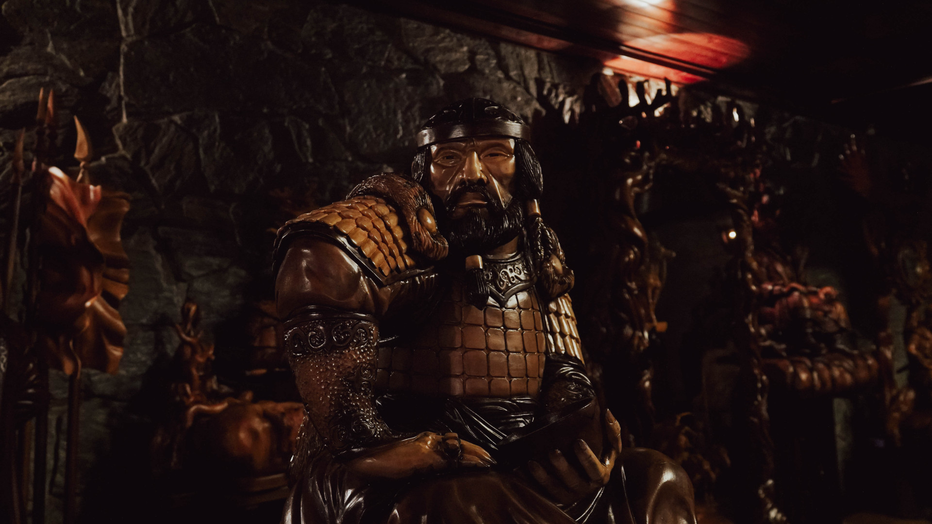 Скульптура хана. Дом-музей со скульптурами из дерева в Усть-Каменогорске