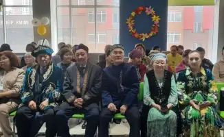 Церемония «Бұлақ көрсең – көзін аш» в Астане: ветераны демонстрируют музыкальные навыки на самодельных инструментах