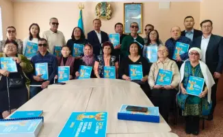 Доступное право: в Карагандинской области напечатали проект новой Конституции шрифтом Брайля