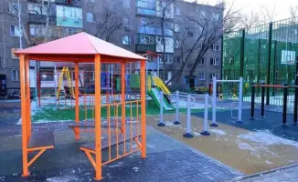 Экологический челлендж в Караганде: местные жители объединяются для уборки дворов