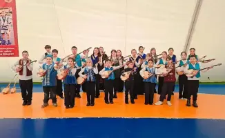 Музыка, объединяющая сердца: 10 тысяч юных домбристов Карагандинской области исполнили кюи в едином ритме