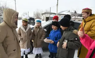 Столичные школьники посетили ветеранов и заслуженных педагогов в день Көрісу