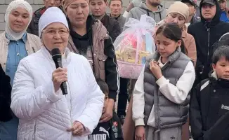 Тепло сердец: молодежь Туркестана возвела крыши над головами многодетных семей