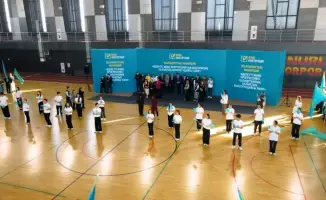 Тысяча голосов: Конституция или курс на перемены?