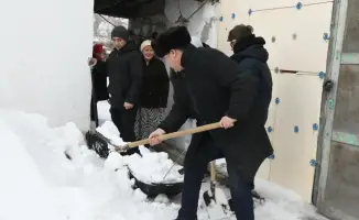 Снег под контролем: пенсионеры встречают весну!