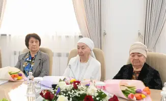 Встреча акима области с женщинами-матерями обсуждение поддержки семей и гендерного равенства