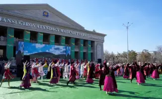 Көрісу күні: объятия, радость и культурные традиции!