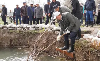 В Туркестанской области прошла экологическая акция по очистке родников, в которой приняли участие около 1500 человек