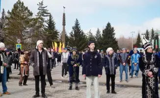 Более 2000 танцоров в Кокшетау исполнили қара жорға