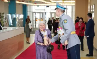 В Алматы прошёл международный концерт в честь ветеранов педагогики, подчеркивающий важность учительского труда в обществе
