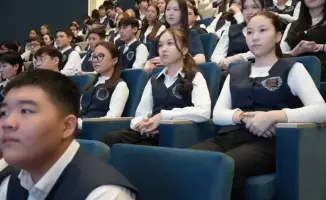 В Караганде полицейские провели урок правовой грамотности для старшеклассников