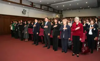 Отмечая вклад женщин в органы юстиции, министр юстиции Казахстана Ерлан Сарсембаев поздравил их с Международным женским днём