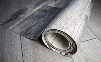 В Атырау строительный магазин оштрафован за продажу некачественного линолеума без маркировки