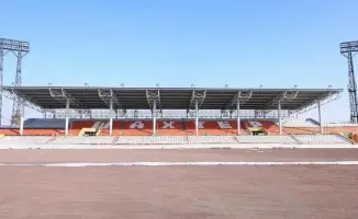 Тестирование системы подогрева поля на стадионе Шахтёр в Караганде