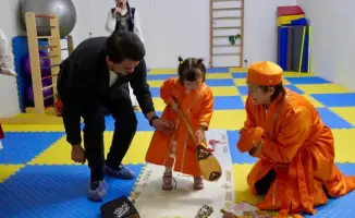 Тепло национальных традиций: в Астане дети с особыми потребностями отметили обряд тұсаукесер