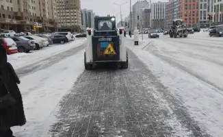 Снегопад в Астане: последствия для дорожной безопасности и работа коммунальных служб