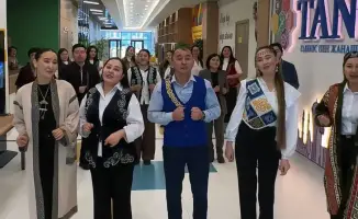 Астанинские педагоги инициируют новый тренд благодарности с культурным шоу