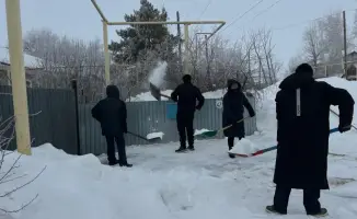 Снежный десант: волонтёры пришли на помощь пенсионерке!