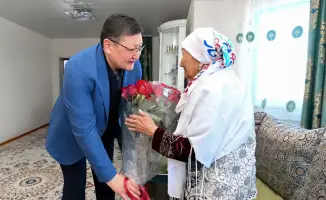 Поздравление 104-летней труженицы тыла подчеркивает важность памяти о вкладе женщин в историю страны