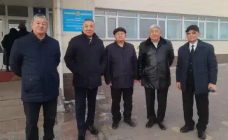 Аксакалы на голосовании в Каскелене