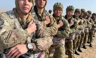 Первокурсники Военного института Сухопутных войск успешно выполнили свои первые учебные прыжки с парашютом