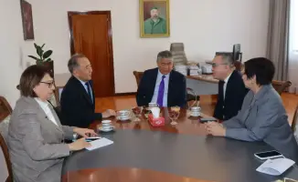 Развитие тюркского литературного наследия лекция в Национальной академической библиотеке РК