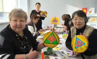 Ethno-Art Workshop: Karaganda Library Hosts Acrylic Painting Masterclass on Traditional Tumar