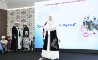 Показ национальной одежды для пенсионеров в Астане