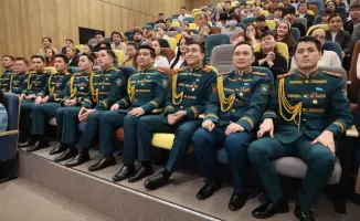 Встреча гвардейцев со школьниками в Астане: укрепление патриотизма среди молодежи