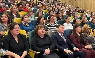 Праздник женщин в Астане собрал педагогов