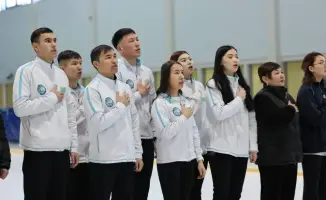 На льду Казахстана закружились чемпионы: смешанные команды завоевали медали в Астане