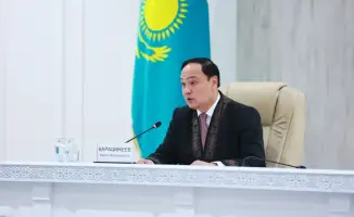 Ербол Карашукеев встретился с финалистами второго сезона «Ой шебері» в Жамбылской области