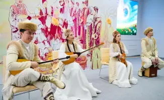 Молодые пары Астаны отмечают День семьи: обмен кольцами как символ верности и ценности семейных отношений