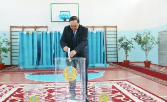 Аким Жамбылской области Ербол Карашукеев проголосовал на референдуме по новой Конституции Казахстана