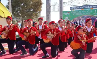 ТУРКЕСТАН: В ОРДАБАСЫ ОДНОВРЕМЕННО ПРОВЕЛИ ОБРЯД «ТҰСАУКЕСЕР» ДЛЯ 50 МАЛЫШЕЙ