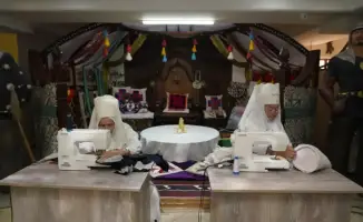 Столичные пенсионеры участвуют в мастер-классе по созданию кимешек на День национальной одежды