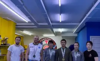 Международные чемпионы по кикбоксингу вдохновляют молодое поколение спортсменов в Москве