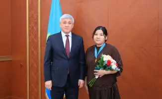 Ермаганбет Булекпаев поздравил женщин Карагандинской области с 8 Марта