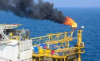 Эвакуация населения из-за угрозы авиаударов по нефтяным объектам в Персидском заливе: социальные последствия