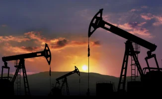 Нефтяной вулкан: цены на Brent взорвались выше $100 из-за военной операции США и Израиля против Ирана