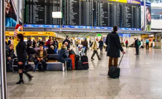 Отмена почти 30 рейсов из Ближнего Востока в Казахстан: как пассажирам узнать актуальный статус своих перелетов?