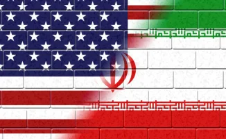 США смягчили санкции против иранской нефти, разрешив временную продажу ограниченных объёмов сырья, что может повлиять на глобальный рынок нефти и отношения с Ираном.