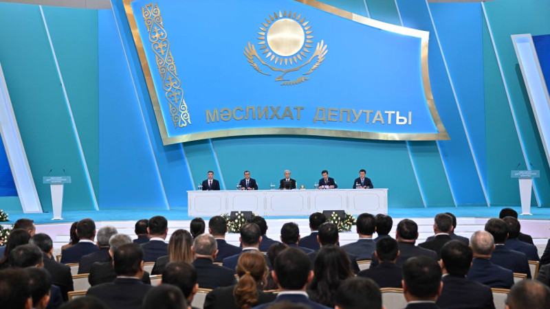 Токаев подчеркивает важность маслихатов в развитии местного самоуправления на III республиканском форуме депутатов {city2}