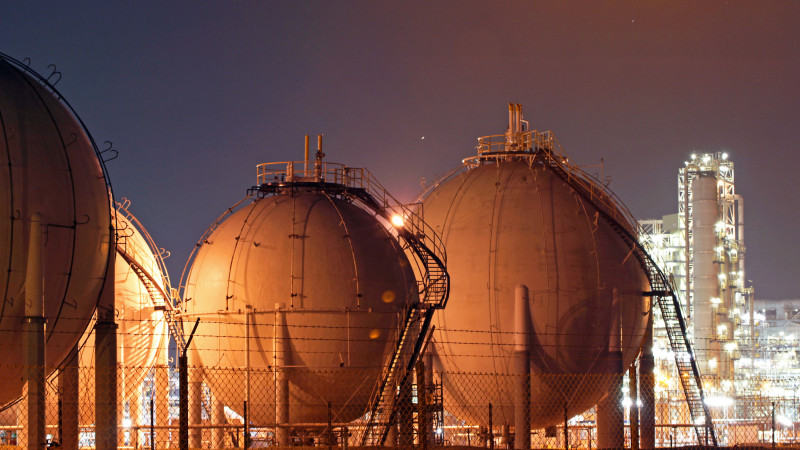 Приостановка добычи газа в Катаре: последствия для энергетической безопасности и экономики региона {city2}